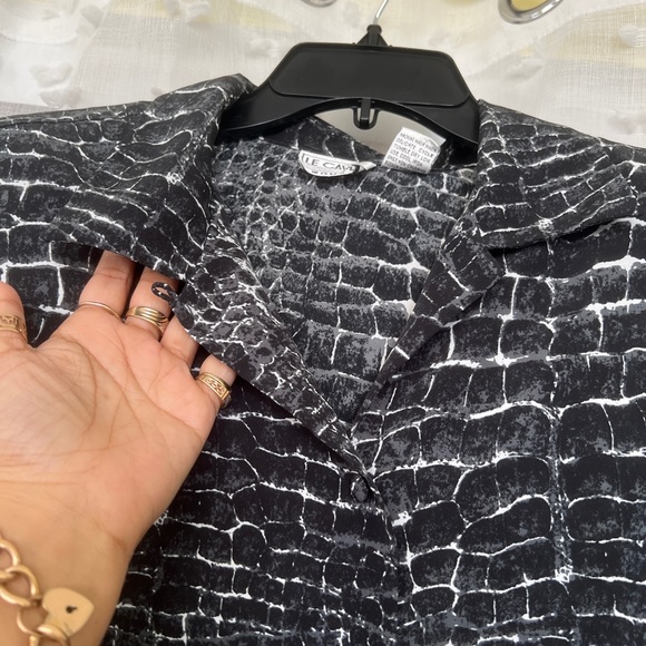 Animal print flowy short with Cuban collar - Picture 2 of 5